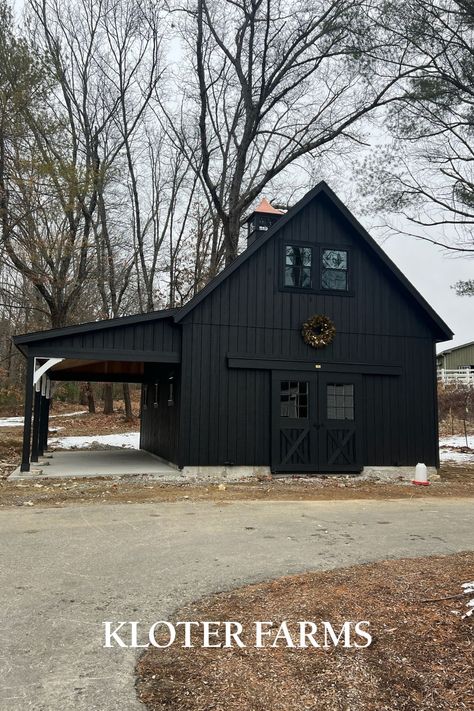 Garage Guest House, Barn Shop, Small Barn, Barn Style House Plans, Barn Garage, Black Barn, Barns Sheds, Barn Plans, Barn Design