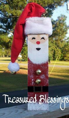 4 x 4 Wood Fence Post Santa. Would look really super cute as a snowman Wood Fence Post, Pallet Frames, Diy Santa, Santa Crafts, Pallet Christmas, Santa Decorations, Christmas Decorations Diy Outdoor, Winter Ideas, Christmas Wood Crafts