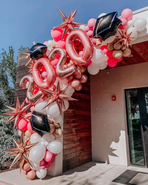 Balloon Therapy on Instagram: “Pink 2020 Grad Install 💖🎓✨” Natal, Balloon Stairs Decoration, Graduation Party Balloon Arch, Pharmd Graduation, Party Balloon Arch, Pink Graduation Party, Grad Party Theme, High School Graduation Party Decorations, College Grad Party