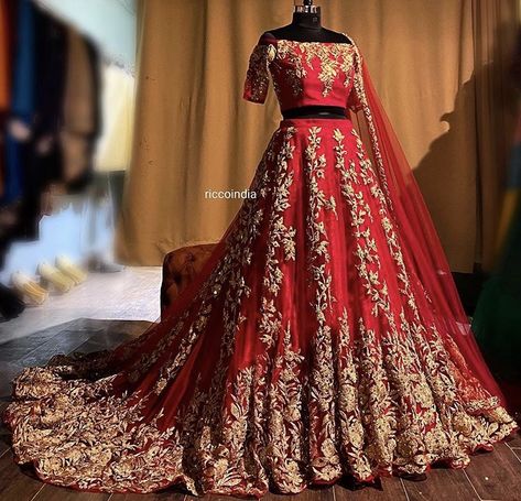 Red Bridal Lehenga Pakistani, Barat Dress, Bridal Lehenga Pakistani, Pakistani Bridal Lehenga, Baju Kahwin, Pengantin India, Indian Wedding Gowns, Red Bridal Dress, Desi Wedding Dresses