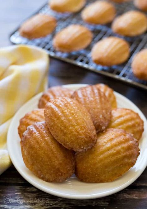 Lemon Madeleines, Madeleines Recipe, Madeleine Recipe, French Dessert, French Desserts, Chocolate Zucchini, Small Cake, Lemon Zest, Chocolate Recipes