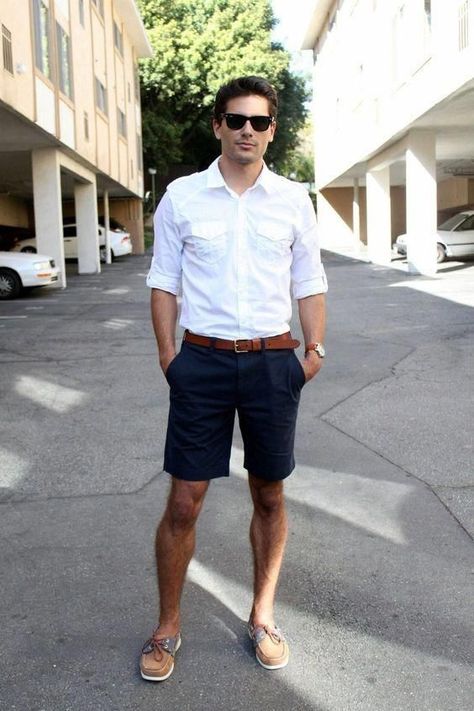 24 Beach Wedding Guest Outfits For Men Mens Smart Shorts, Mens Shoes With Shorts, Shoes With Shorts, Mens Navy Shorts, Brown Boat Shoes, Stil Masculin, Herren Style, 여름 스타일, Mens Fashion Smart