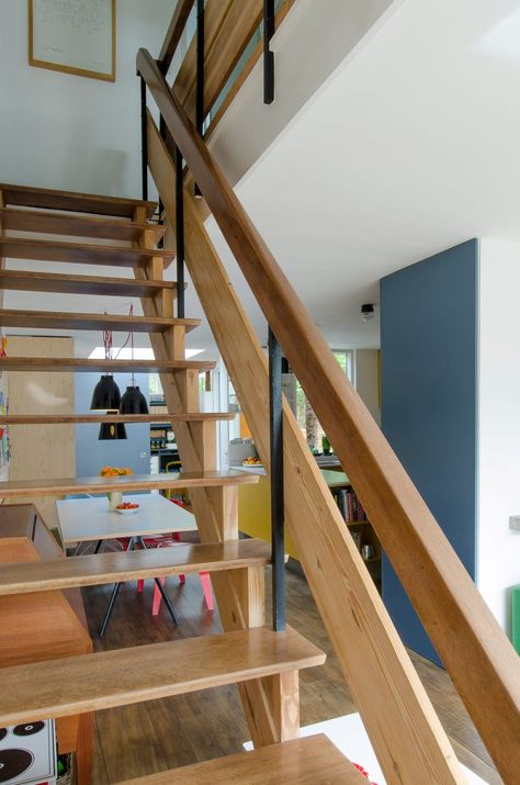 Former London council home remodelled with bright and open living space Mcm Stair Railing, 70s Staircase, 1960s Staircase, 70s Renovation, Mid Century Staircase, 1960s House Renovation, Playful Interior, Kitchen Stairs, 80s House