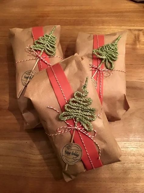 Christmas Gift Wrapping Diy, Gift Basket Ideas Christmas, Xmas Gift Wrap, Christmas Gift Packaging, Diy Christmas Gifts Cheap, Gift For Mom Christmas, Christmas Gift Basket Ideas, Handmade Christmas Crafts, Gifts Wrapping Diy