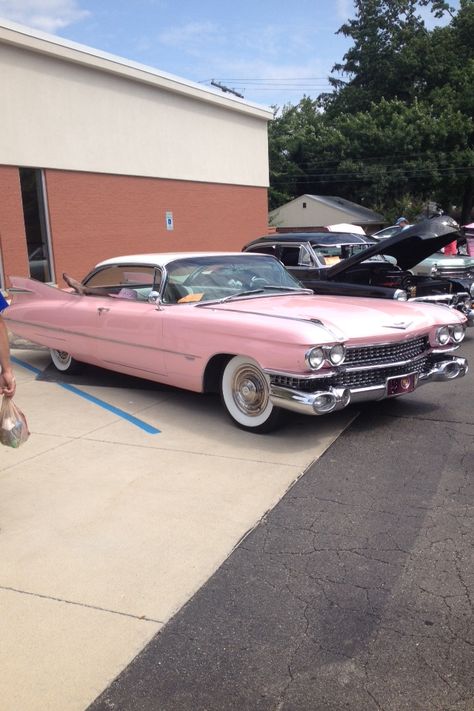 Cadilac 1963 Pink, Pink Cadallic Aesthetic, Pink Cadallic, Pink Caddilac, Pink Lowrider, Pink Motorcycle, 60s Cars, Pink Cars, Carros Vintage