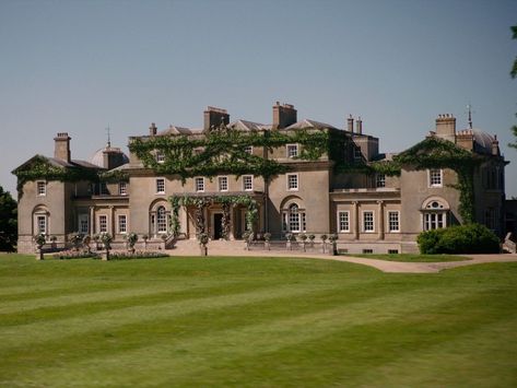 Bridgerton Aubrey Hall, Bridgerton Mansion, Regency House Exterior, Aubrey Hall Bridgerton, 1800s Estate, Regency Estate, British Core, Bridgerton House, Buildings Reference