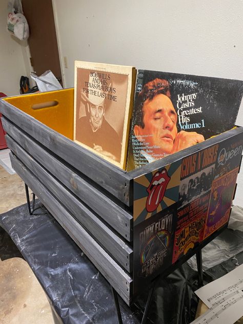 Record Crate Ideas, Record Box Diy, Painted Wooden Crates Ideas, Wood Crate Painting Ideas, Painted Crates Ideas, Crate Painting Ideas, Wooden Crate Painting Ideas, Crate Painting, How To Paint Wooden Crates