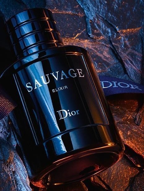 Drinks Pictures, Perfume Luxury, Alcoholic Drinks Pictures, Creative Advertising Photography, Best Perfume For Men, Fragrance Photography, Expensive Perfume, Perfume Photography, Dior Perfume