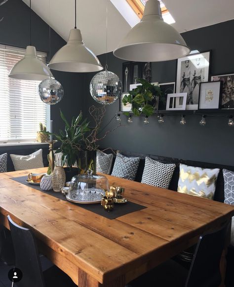 Nicola Broughton-"The Girl with the Green Sofa"Blog HomeThe Fabulously Dark and Moody Style of Nadia. Wood Table Diy, Diy Dining Room, Diy Dining, Farmhouse Dining Room, Kitchen Diner, Farmhouse Dining, Wooden Table, Dining Room Design, Design Case