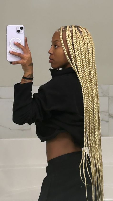 613 Box Braids Dark Skin, 613 Jumbo Knotless Braids, 613 Knotless Braids On Black Hair, Knotless Blonde Braids Black Women, Platinum Blonde Box Braids Black Women, 613 Large Knotless Braids, Blonde Knotless Braids Hairstyles, Colour 613 Braids, 613 Blonde Braids