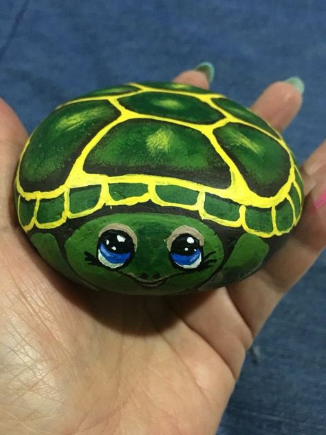 Turtle Painted Rocks, Turtle Rock, Garden Rock Art, Painted Rock Animals, Stone Art Painting, Painted Rocks Kids, Painted Rocks Craft, Painted Rocks Diy, Rock Painting Ideas Easy