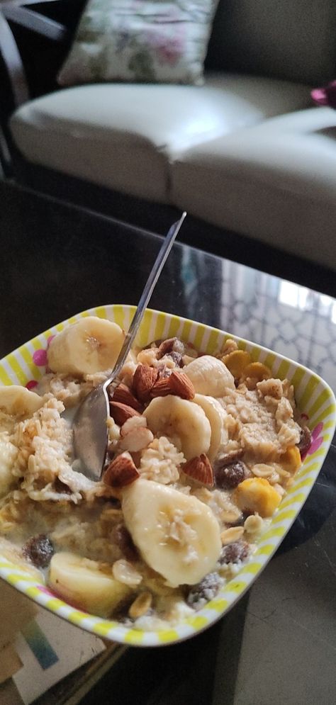 Oats Snapchat Story, Oats Snap, Indian Breakfast Snap, Breakfast Snaps, Cereal Aesthetic, Oats Recipes Indian, Breakfast Snap, Mumbai Trip, Aesthetic Caption