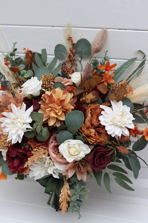 Mums Wedding Bouquet, Fall Wedding Dahlias, Orange Flower Bouquet Wedding, Fall Color Wedding Flowers, Tall Fall Centerpieces Wedding, Fall Floral Bouquets, Autumnal Wedding Bouquet, Fall Bouquet Flowers, Fall Red Wedding