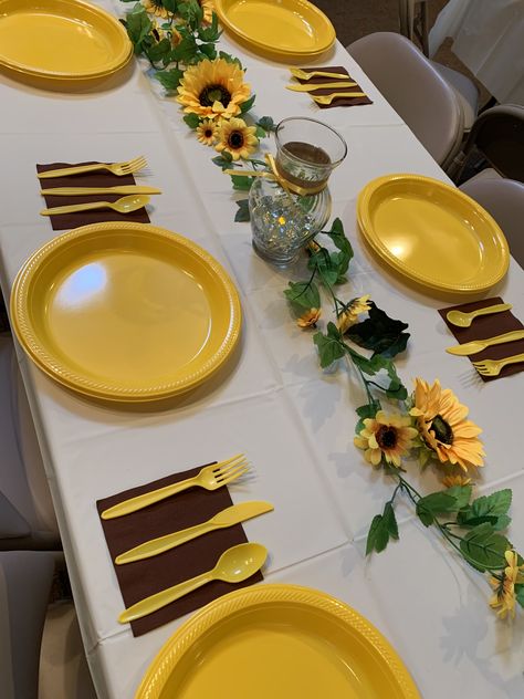 Diy Sunflower Party Decor, Sunflower 18th Birthday Party, Simple Bridal Shower Finger Foods, Sweet 16 Party Ideas Sunflowers, Bees And Sunflowers Party, Sunflower 1st Birthday Party Decoration, Sunflower Anniversary Party, Sunflower Theme Birthday Party Decorations, Sunflower Party Decorations Diy