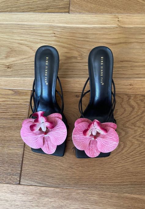 Beautiful orchid heels perfect for your summer holiday or any special occasion. Maneater Shoes, Orchid Heels, Red Orchid, Flower Heels, Pretty Heels, Formal Heels, Special Occasion Shoes, Baby Fits, Cute Sneakers