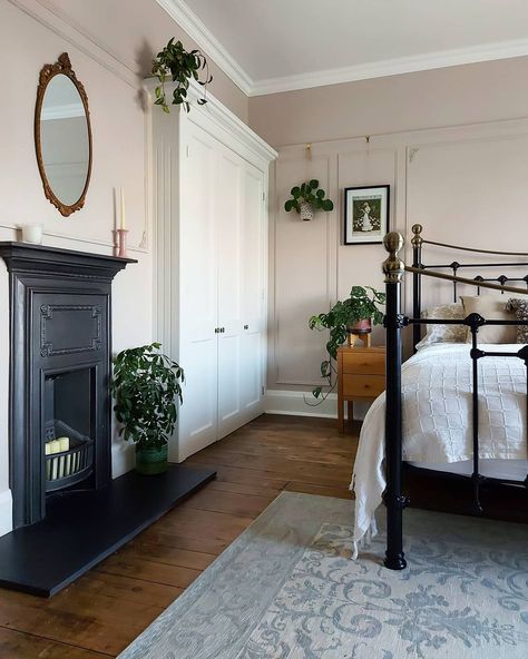 Bedroom Fireplaces, Bedroom Victorian, Victorian Bedroom, Bedroom Interiors, Bedroom Fireplace, Gorgeous Bedrooms, Cottage Bedroom, Bedroom Renovation, Spare Bedroom