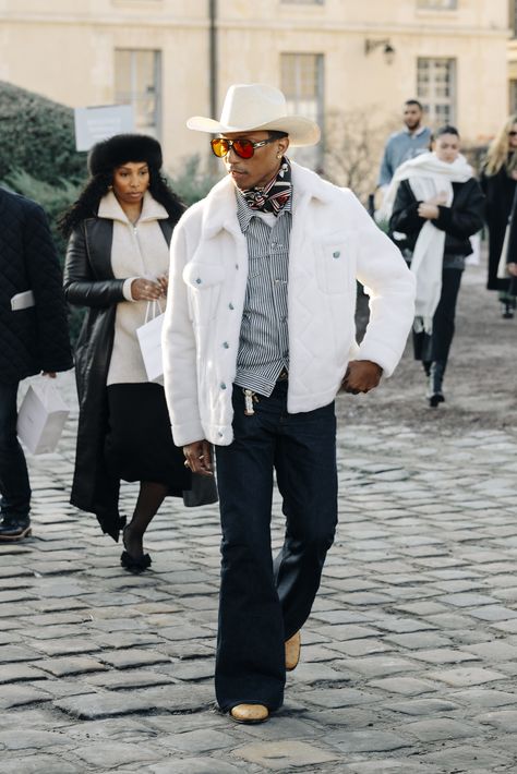 Pharrell Williams Outfits, Pharrell Fashion, Pharrell Style, Yeezy Fashion, Western Outfits Men, Fashion Men Streetwear, Street Fashion Men, Cowboy Outfits, Street Fashion Men Streetwear