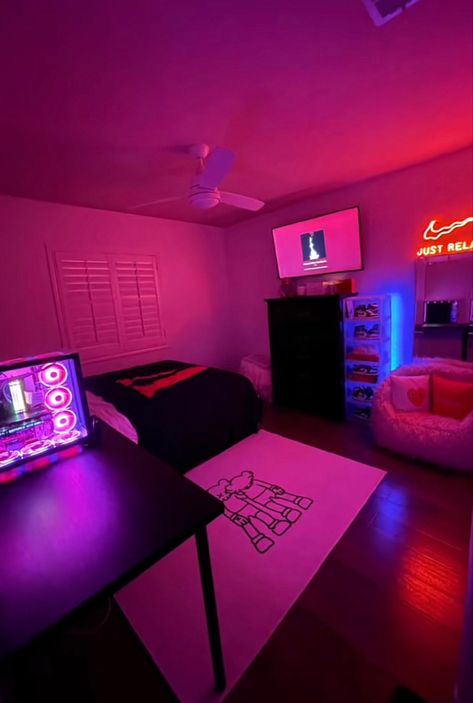 Mens Dorm Room Ideas, Game Room Ideas, Sneakerhead Room, Mens Bedroom Decor, Hypebeast Room, Room Organization Bedroom, Luxury Room Bedroom, Chill Room, Apartment Living Room Design