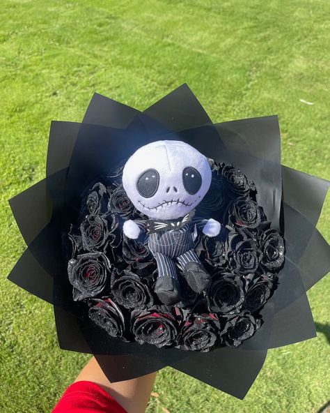 Everyday is Halloween, isn’t it? 🖤🤍 Dm @lilyyscreations or text (559)331-1351 to preorder your spooky bouquet today! Spooky Bouquet, Kuromi Halloween, Everyday Is Halloween, Halloween Spooky, Halloween