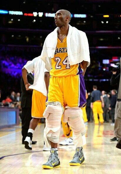 kobe banged up Basketball, Black, Sports, Kobe Bryant, Sports Pics, Basketball Player, Black Mamba, No Se, Sports Jersey