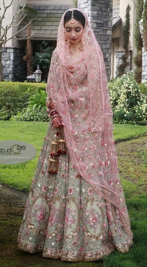 Dupatta Setting, Dupatta Draping, Asian Bridal Dresses, Bridal Lehenga Collection, Bridal Dresses Pakistan, Designer Bridal Lehenga, Indian Bridal Lehenga, Pakistani Wedding Outfits, Indian Bridal Dress