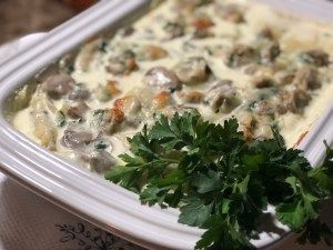 Potato Pierogi in White Mushroom Sauce (vareniki) Perogies Casserole, White Mushroom Sauce, Potato Pierogi, Beet Salad With Feta, Easy Baked Apples, Easy Cranberry Sauce, Lithuanian Recipes, Delicious Sides, Cabbage Salad Recipes