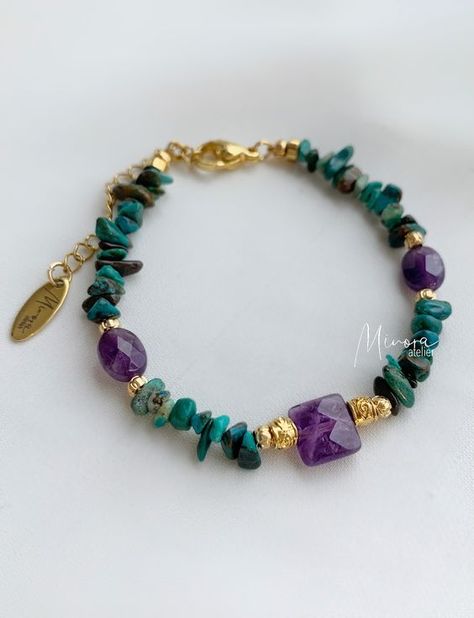 Stone Bracelet Ideas, Chip Bead Jewelry, Stretch Beaded Bracelets Diy, L Names, Semi Precious Stone Bracelet, Handmade Boho Jewelry, Handmade Jewelry Bracelets, Stone Bracelets, Diy Bracelet Designs