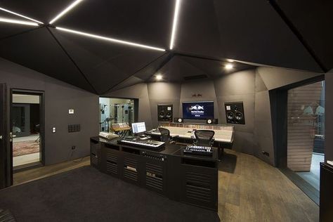 Music Studio Room Luxury, Studio Room Design, Music Room Design, Home Recording Studio Setup, Dj Room, Recording Studio Design, Recording Studio Home, Home Studio Setup, Warehouse Design