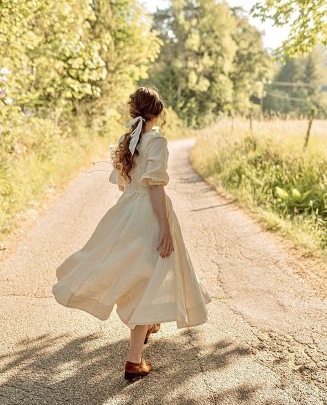 White Dress Aesthetic, 1800s Aesthetic, Debut Photoshoot, Carmen Dress, French Summer, The Tongue, Ray Bradbury, Dress Aesthetic, Lovely Clothes