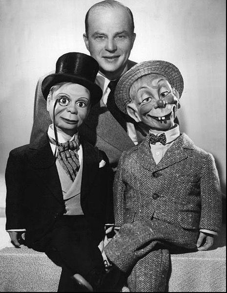 Born February 16, 1903 Edgar Bergen gained fame on vaudeville stages as a ventriloquist with dummies Charlie McCarthy (left) and Mortimer Snerd. Surprisingly, Bergen’s act was also popular on radio because listening audiences regarded Charlie as a distinct, witty personality. Jim Henson cited Bergen as an inspiration. Submitted by Roger Keehner Inage via Wikimedia Commons, no known copyright, public domain in the US. Jack Oconnell, Charlie Mccarthy, Joan Blondell, Golden Age Of Radio, Pictures Of Celebrities, Old Time Radio, Radio Personality, Old Radios, Old Tv Shows