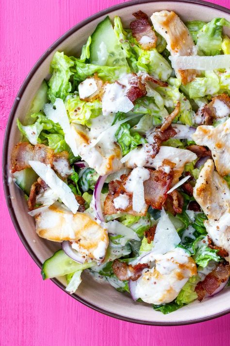 Classic Ceasar Salad, Fridge Cupboard, Homemade Caesar Salad, Salad Recipes Healthy, Chicken Caesar Salad Recipe, Homemade Caesar, Chicken Salad Recipe Easy, Salad Salad, Caesar Salad Recipe