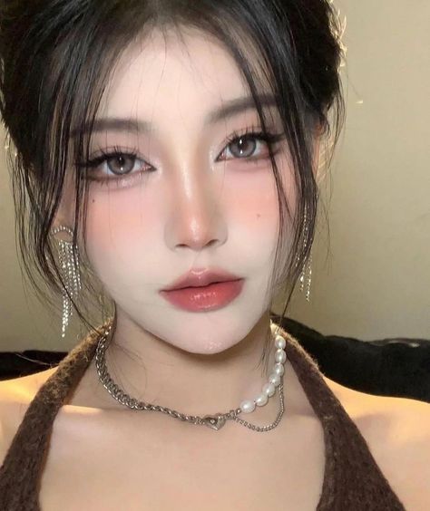 Korean Party Makeup, Angelic Makeup Aesthetic, Makeup Layout, Makeup Chinese, Smokey Eye Makeup Look, Asian Makeup Looks, Korean Makeup Look, Korea Makeup, Douyin Makeup