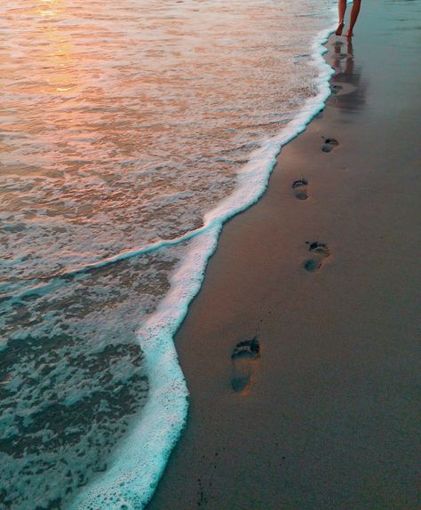 Romantic Quotes in Nepali 2021 Dam Video, Moving To Costa Rica, Summer People, Manuel Antonio National Park, Footprints In The Sand, Image Couple, Beach Pink, Isle Of Palms, Tropical Beaches