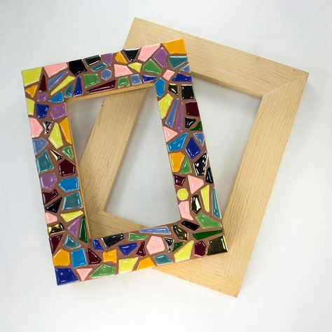 Mosaic Picture Frame Mosiac Tile Picture Frame, Diy Mosaic Picture Frame, Glass Mosaic Picture Frame, Mosaic Frames Ideas, Mosaic Picture Frames, Diy Photo Frame Cardboard, Picture Frames Diy, Mosaics For Kids, Mosaic Photo Frame