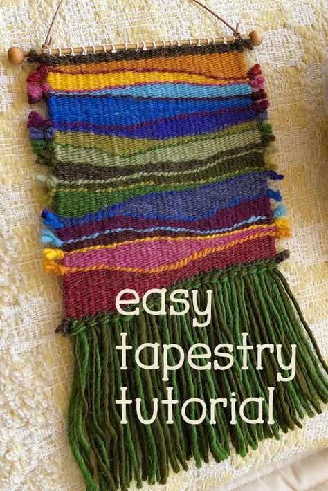 Easy Tapestry Weaving, How To Weave Tapestry, Easy Weaving Patterns, Beginner Weaving Projects, Weaving Techniques Tutorials, Easy Weaving, Branch Weaving, Art Yarn Weaving, Weaving Patterns Design