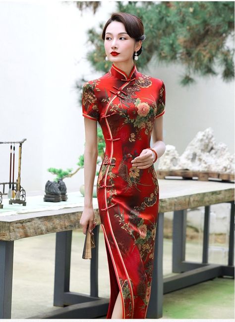 Bridal Cheongsam, Chinese Dresses Pattern, Chinese Dress Modern, Chinese Prom Dress, Cheongsam Traditional, Chinese Outfit, Vietnam Dress, Chinese Qipao, Chinese Dolls