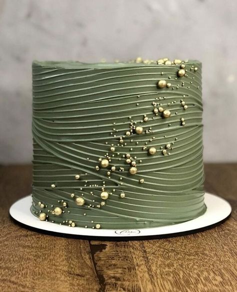 Creative-Cake-Design-Pics Green And Gold Cake Design, Fall Cake Inspiration, Green White Gold Cake, Simple Fall Cake Ideas, Brown Cake Decoration, Green Forest Cake, Dark Green Birthday Cake, Cake Green And Gold, Cake With Waves