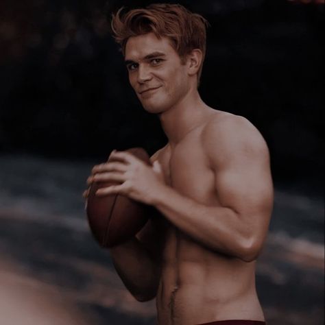 Archie Riverdale Aesthetic, Riverdale Aesthetic Icons, Archie From Riverdale, Kj Apa Aesthetic, Archie Andrews Icons, Archie Andrews Aesthetic, Archie And Jughead, Archie Andrews Riverdale, Archie Riverdale