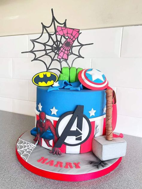 Avengers Cake Design, Thor Cake, Captain America Birthday Cake, Marvel Birthday Cake, Captain America Birthday, Avengers Theme, Thomas Birthday, Superhero Birthday Cake, Avengers Party