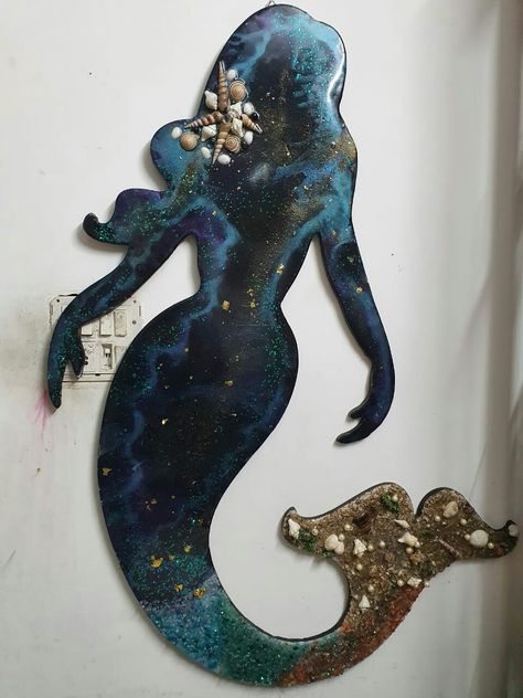 Resin Mermaid Art, Resin Mermaid, Casa Hobbit, Coastal Crafts, Country Ideas, Nautical Crafts, Mermaid Wall Art, House Remodeling, Stick Crafts