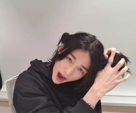 skz hyunjin pigtails lq Seungmin Long Hair, Long Hair Styles Cuts, Hyunjin Pigtails, Stray Kids Icon, Black Zip Hoodie, Hyunjin And In, Drama Llama, Cute Ponytails, New Template