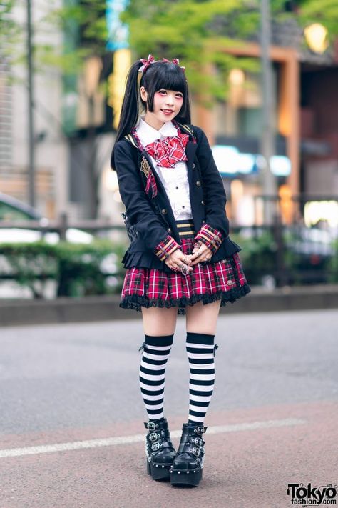 Tokyo Fashion Women, Japan Street Fashion, Japanese Goth, Tokyo Fashion Street, Mode Harajuku, Punk Plaid, Fashion Guys, Harajuku Street Style, Mode Kawaii