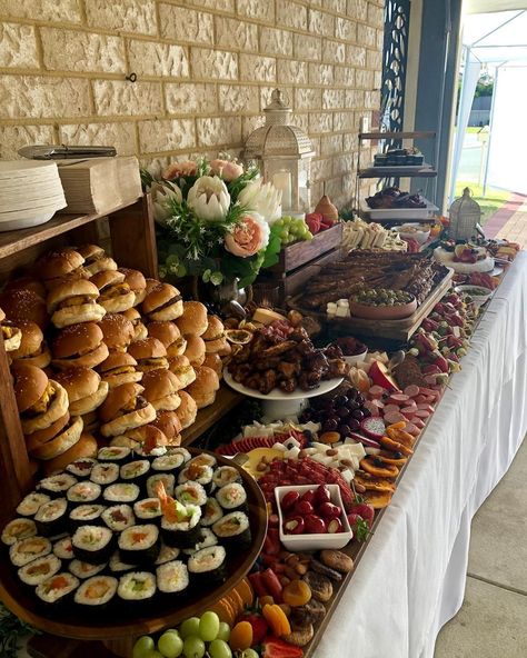 Snacks Wedding Reception, Snacks For Wedding, Wedding Dinner Ideas Food Buffet, Cute Wedding Food Ideas, Food For A Wedding, Sliders For Wedding Reception, Big Food, Wedding Orderves Table, Wedding Appetizer Grazing Table