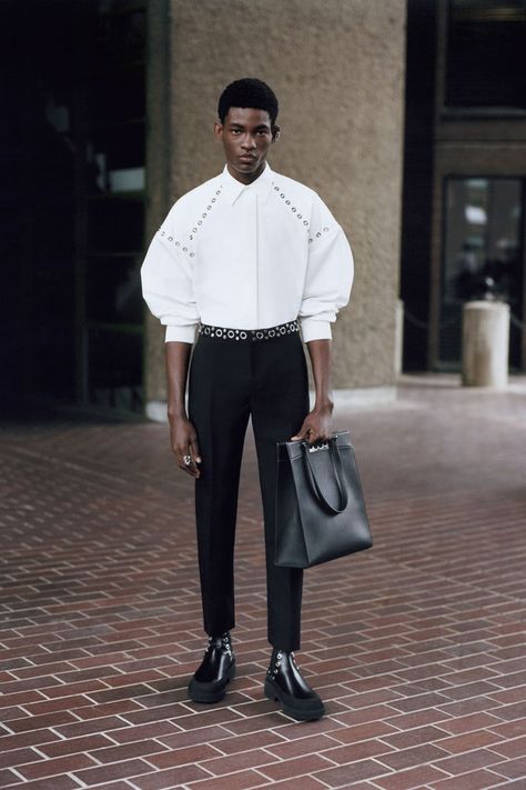 Alex Mcqueen, Alexander Mcqueen Oversized Sneaker, Alexander Mcqueens, Queen Shirt, Alexander Mcqueen Fashion, Resort 2023, Mc Queen, Alexander Mcqueen Men, 2023 Collection