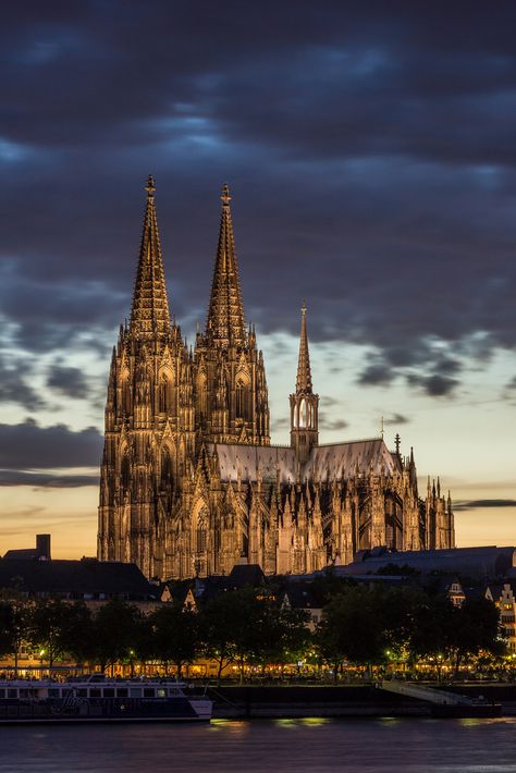 Kölner Dom. Altstadt-Nord, Cologne, North Rhine-Westphalia, Germany Cathedral Architecture, Gothic Cathedrals, European Architecture, Europe Tours, Gothic Architecture, Urban Sketching, Beautiful Buildings, Travel Aesthetic, City Guide