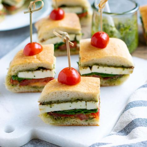 Pesto Caprese Sandwich is an easy vegetarian sandwich recipe for picnics, parties, or potlucks. It features tomatoes, fresh mozzarella, and pesto. #holidayrecipes #partyrecipes #sandwich #vegetarian Caprese Pesto Sandwich, Mini Veggie Sandwiches For Parties, Appetizer Mini Sandwiches, Pesto Tea Sandwich, Veggie Finger Sandwiches, Finger Sandwiches Vegetarian, Easy Vegetarian Sandwich Recipes, Mini Sandwiches Vegetarian, Dinner Party Sandwiches