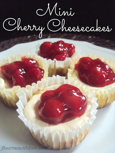 Mini Cheesecake Tarts, Cheesecake Cups Recipe, Mini Cherry Cheesecakes, Mini Cheesecake Bites, Mini Cheesecakes Easy, Cheesecake Bites Recipe, Cheesecake Tarts, Cheesecake Cups, Biscuits Easy