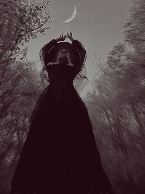 Goth Photoshoot Ideas, Witch Poses, Coven Photoshoot, Witch Moodboard, Halloween Shot Ideas, Dancing Witches, Halloween Shoot Ideas, Spooky Photo Shoot, Forest Witch Aesthetic