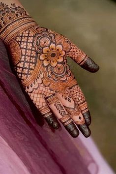 Beautiful Mehndi Design Front Hand, Mehndi Art Designs Front, Mehndi Designs Simple Front Hand, Front Mehndi Designs, Henna Design Hand, Henna Design Easy, Tattoo Designs Hand, Henna Design Simple, Henna Hand Designs