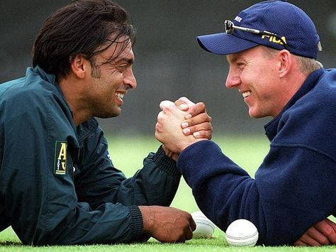 Shoaib Akhtar (L) and Brett Lee (R) the fastest bowlers of their era Ab De Villiers Birthday, Azam Khan, Australia Cricket Team, Shoaib Akhtar, Brett Lee, Fast Bowling, Australia Cricket, Cricket Players, Justin Bieber Wallpaper